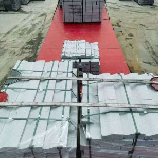 福建 芝麻白仿形加直形路沿石出货日常