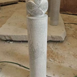 福建 芝麻白花岗岩石材挡车石柱、停车柱、圆柱挡车柱、方柱挡车柱等