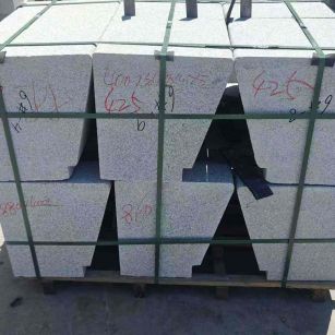 福建 芝麻白异形坐凳，石凳