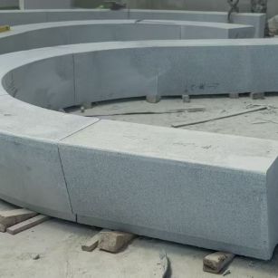 福建 芝麻白花岗岩光面弧形坐凳