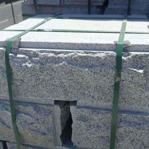 福建 芝麻白花岗岩自然面成品