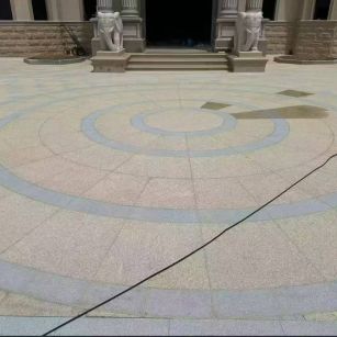 福建 黄金麻芝麻灰花岗岩石材地铺拼接效果