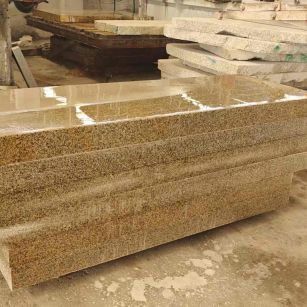 福建 黄金麻栏杆料半成品加工中