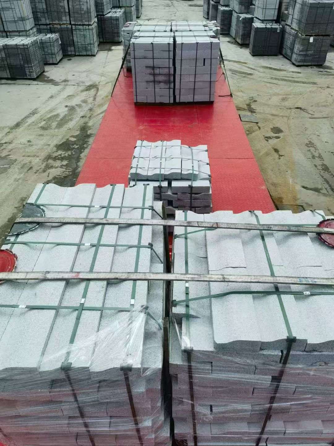 福建 芝麻白仿形加直形路沿石出货日常