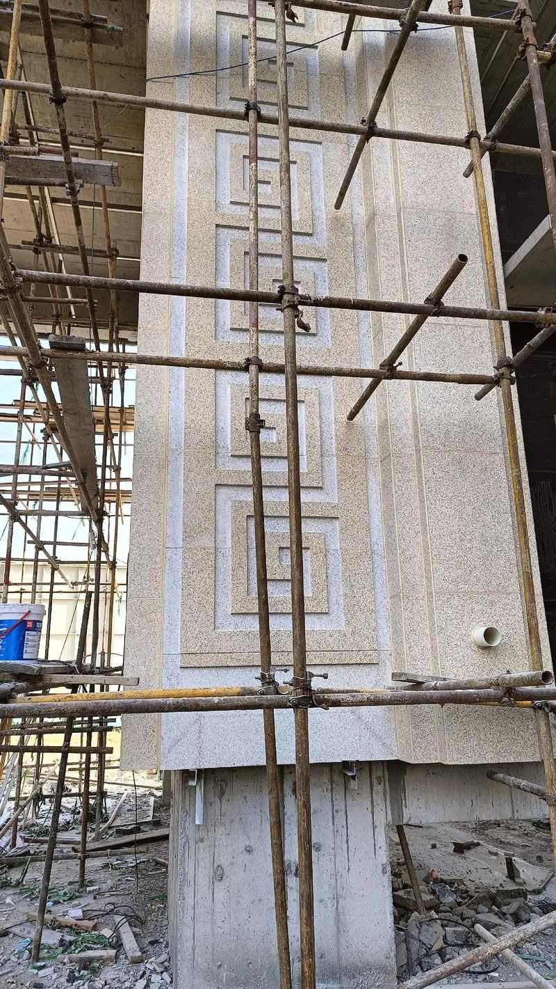 福建 黄金麻花岗岩别墅外墙干挂回纹造型效果