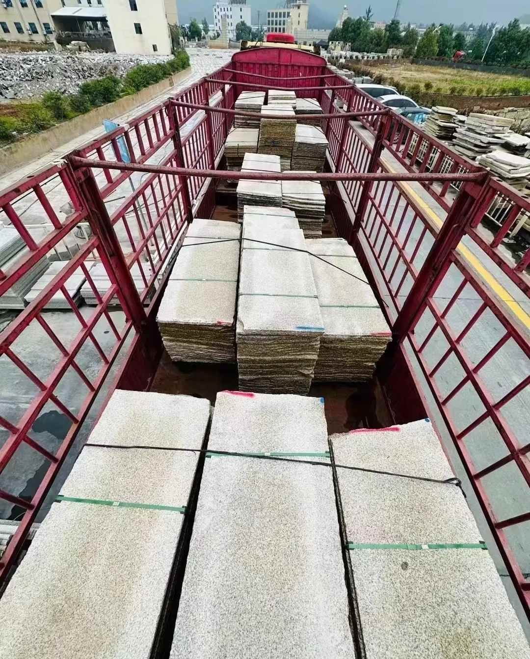 福建 黄金麻花岗岩荔枝面，光面毛板装车完成