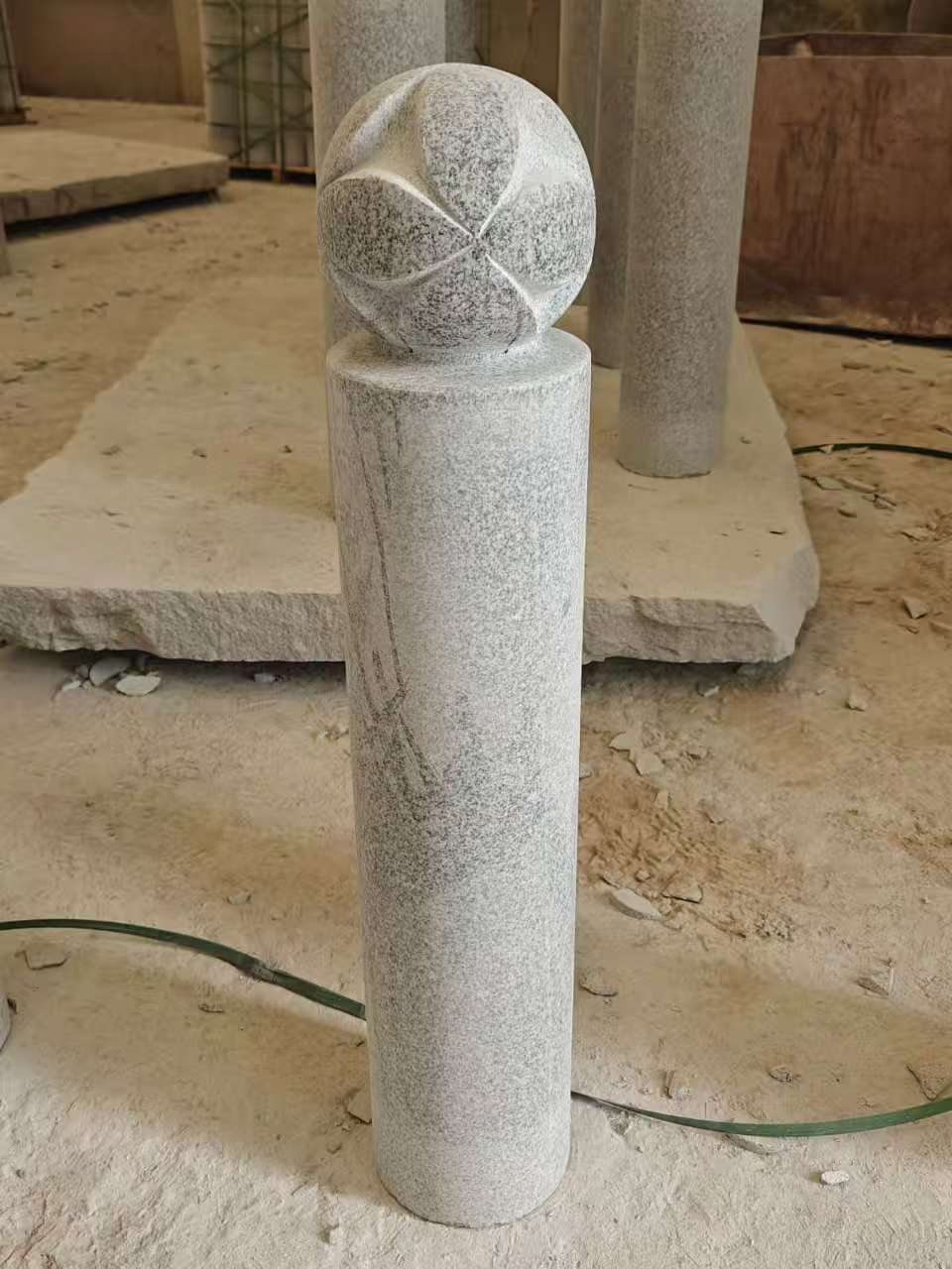 福建 芝麻白花岗岩石材挡车石柱、停车柱、圆柱挡车柱、方柱挡车柱等