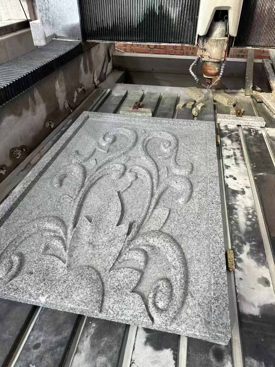 福建 白麻别墅干挂雕花板