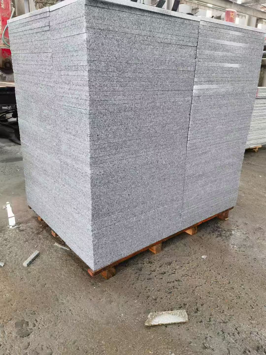 福建 芝麻白火烧面1.8厚300*600地铺石，尺寸标准，厚薄均匀