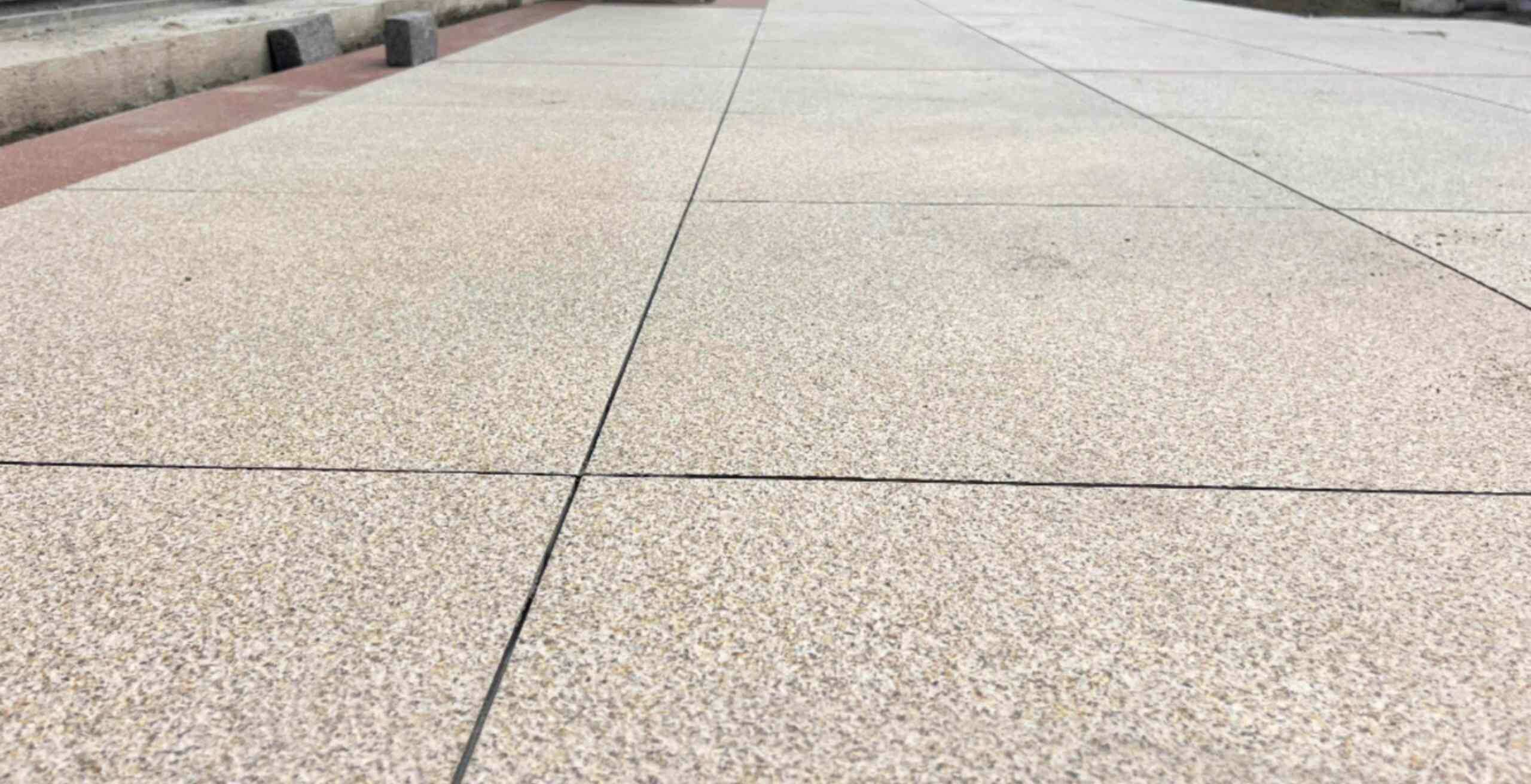 福建 黄金麻花岗岩石板材荔枝面地面铺装效果