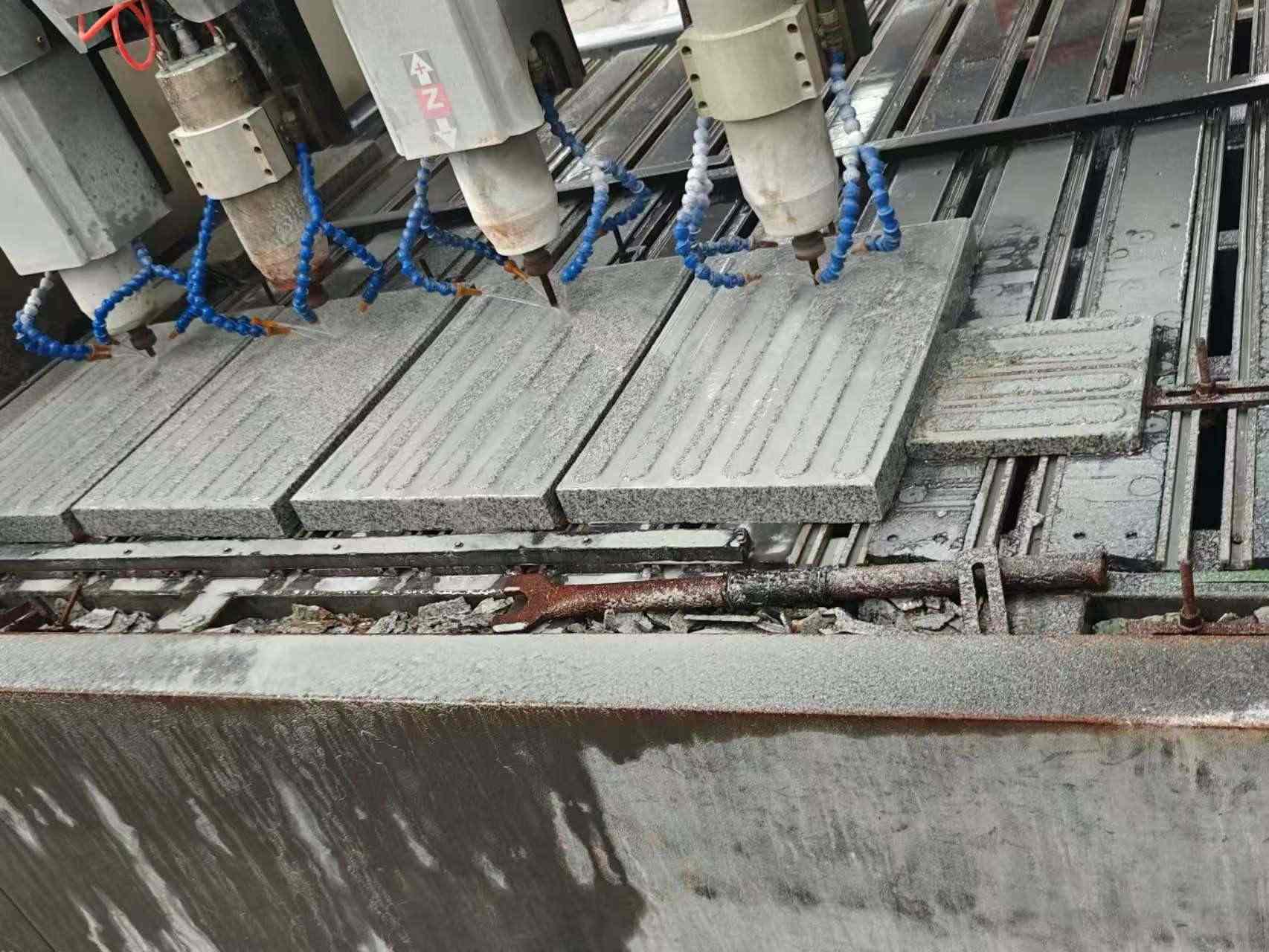 福建 芝麻白花岗岩荔枝面盲道雕刻