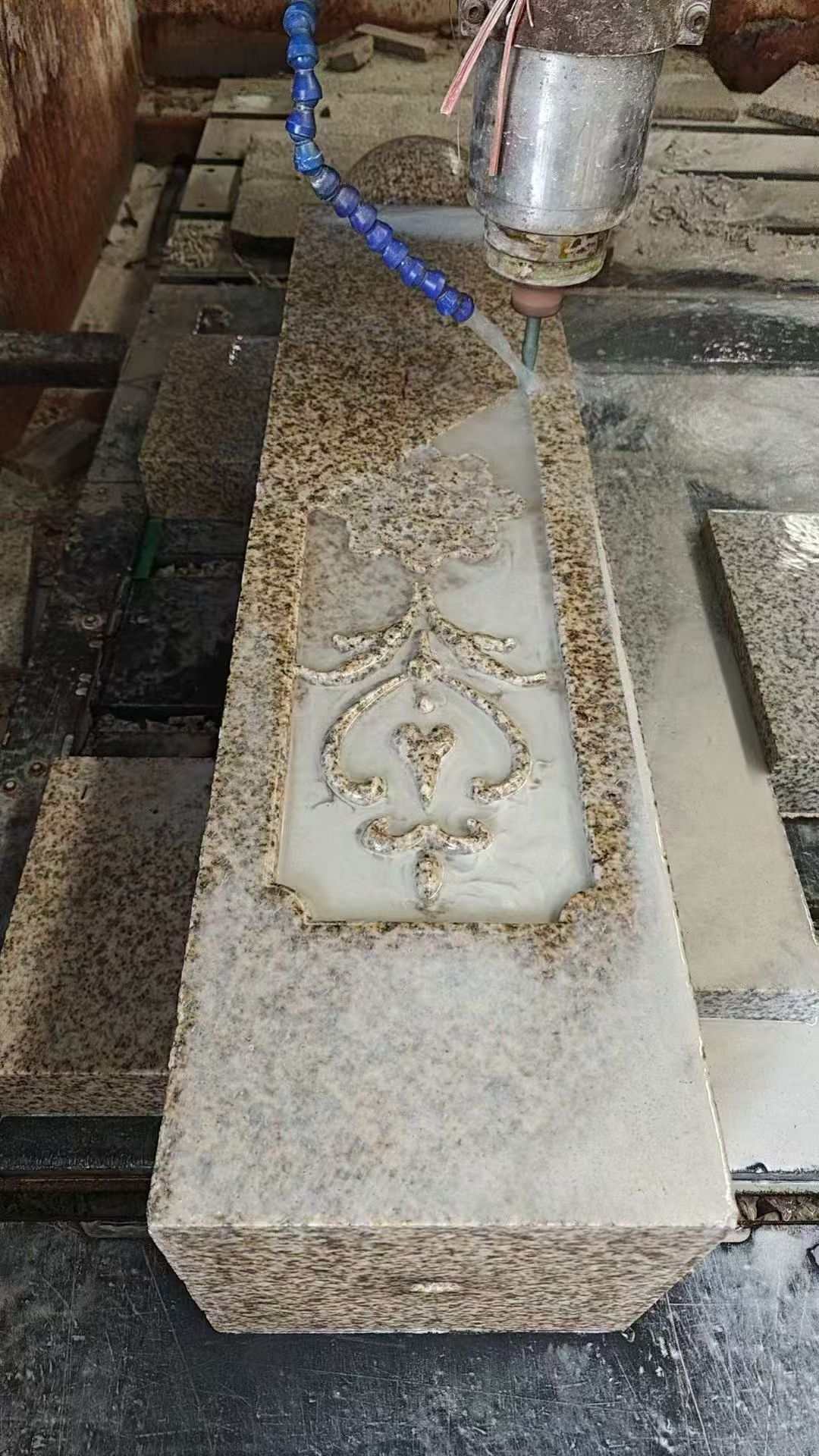 福建 黄金麻花岗岩异形加工雕刻栏杆大柱