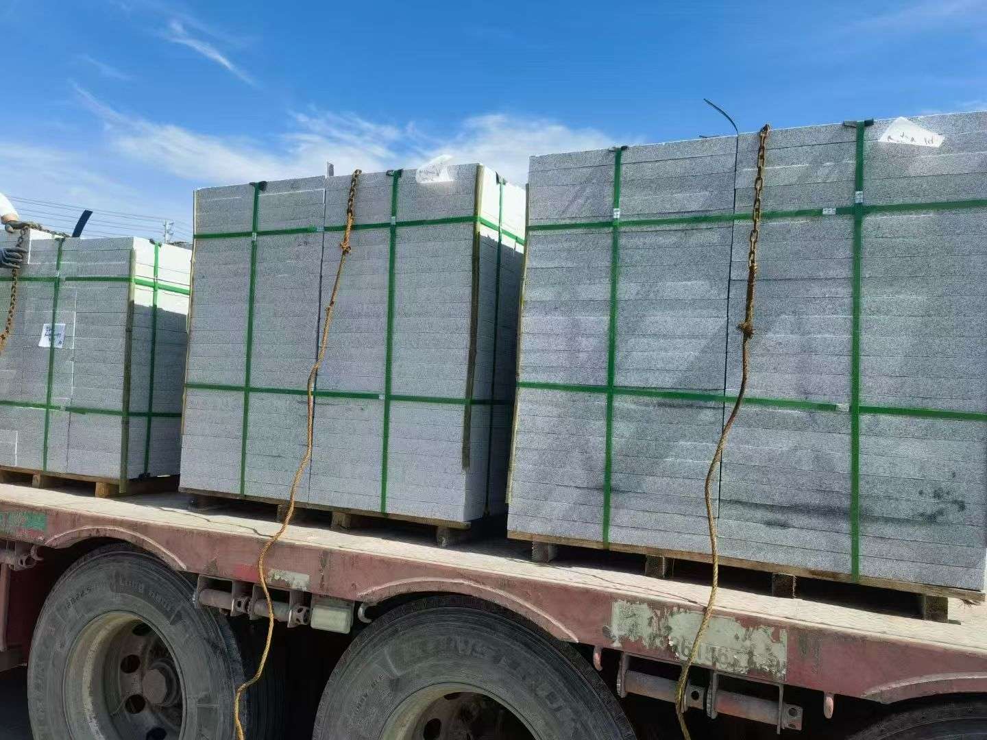 福建 芝麻白花岗岩地铺石装车日常