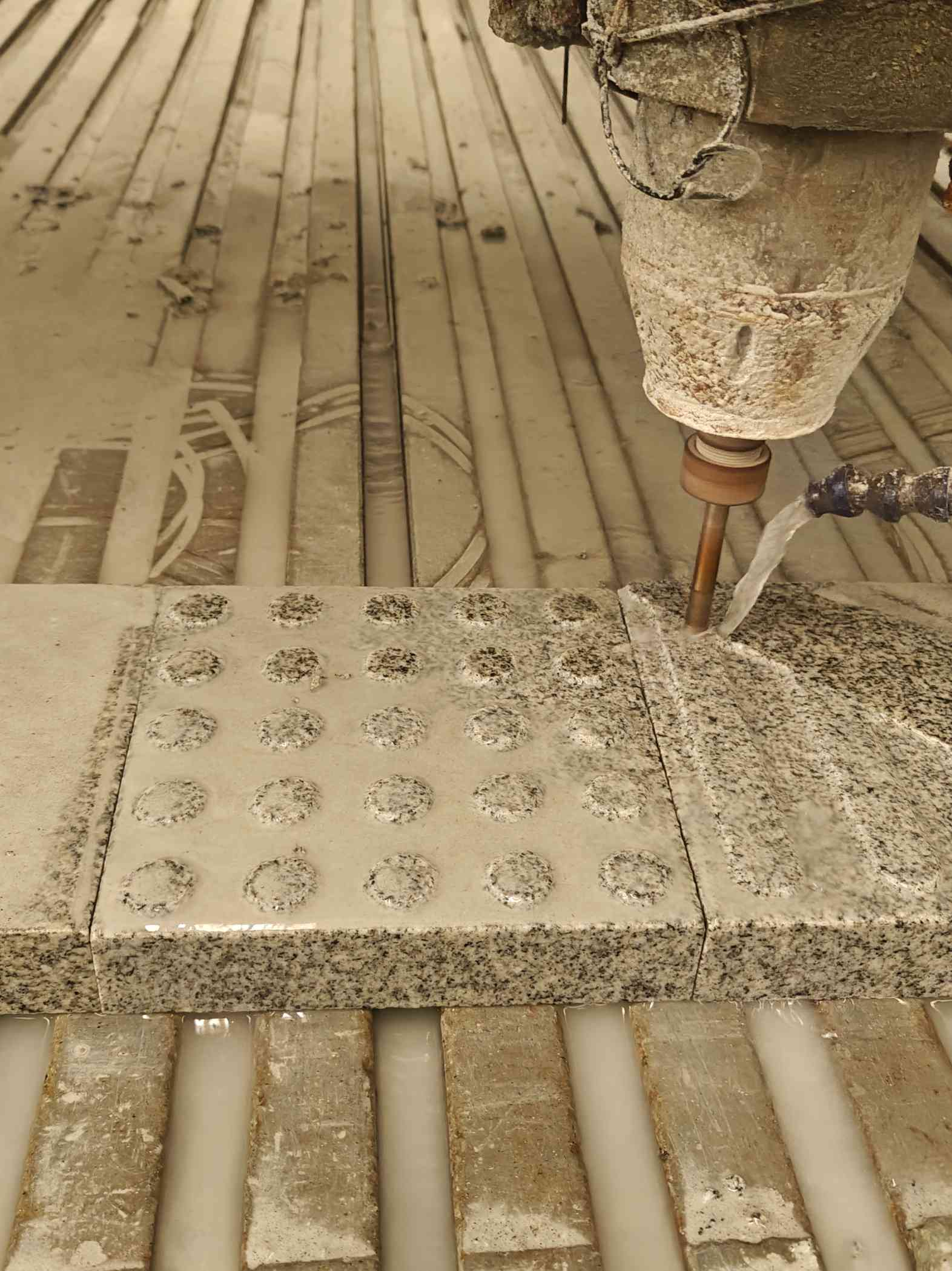 福建 芝麻白花岗岩石材盲人石、盲道石、盲点石