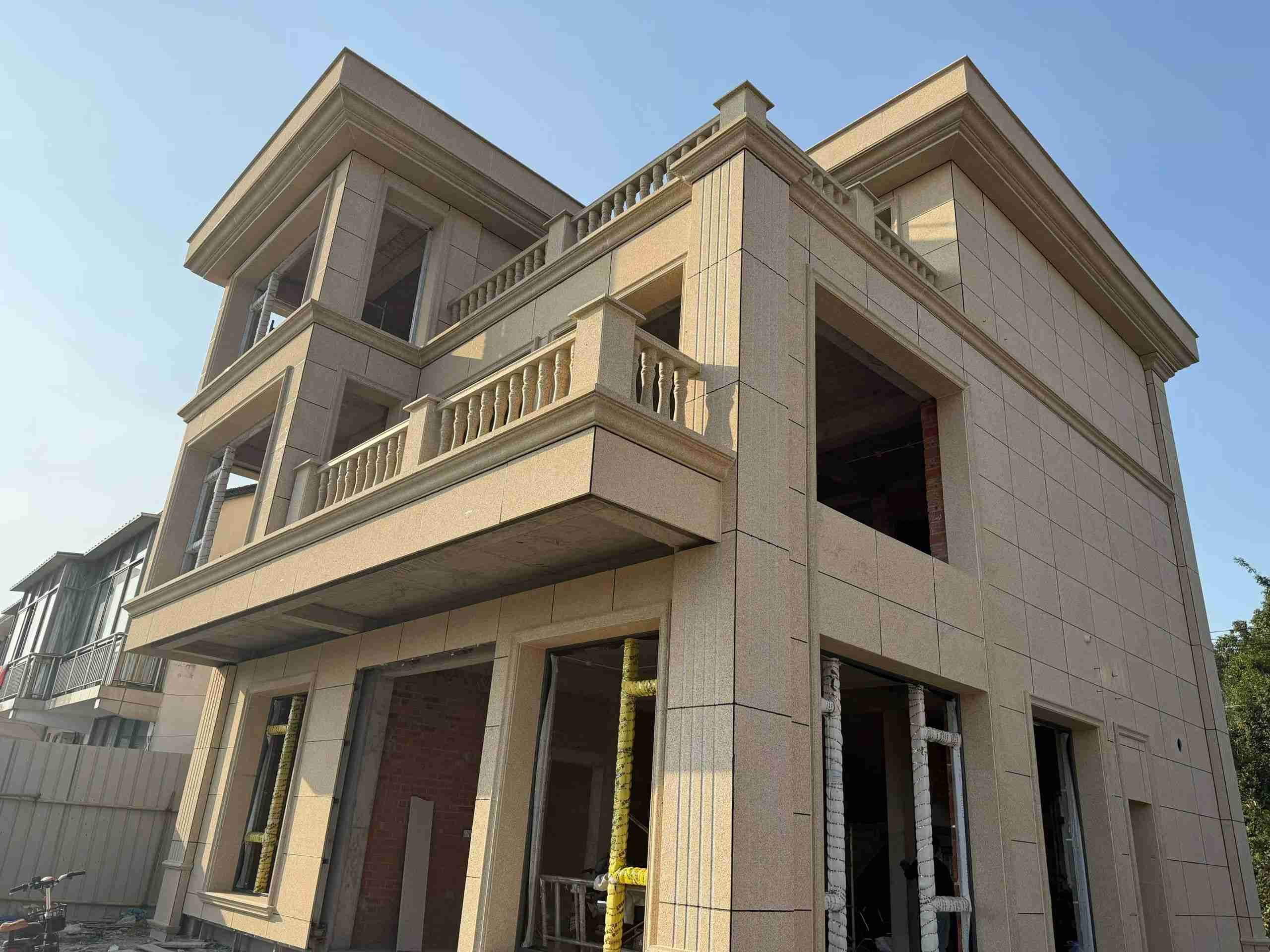 福建 黄金麻花岗岩石材荔枝面外墙干挂效果展示