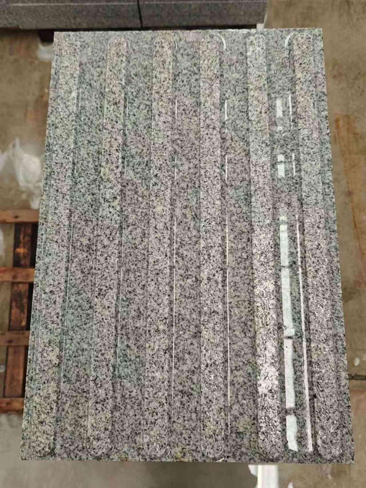 福建 芝麻白花岗岩荔枝面雕刻盲道，盲条