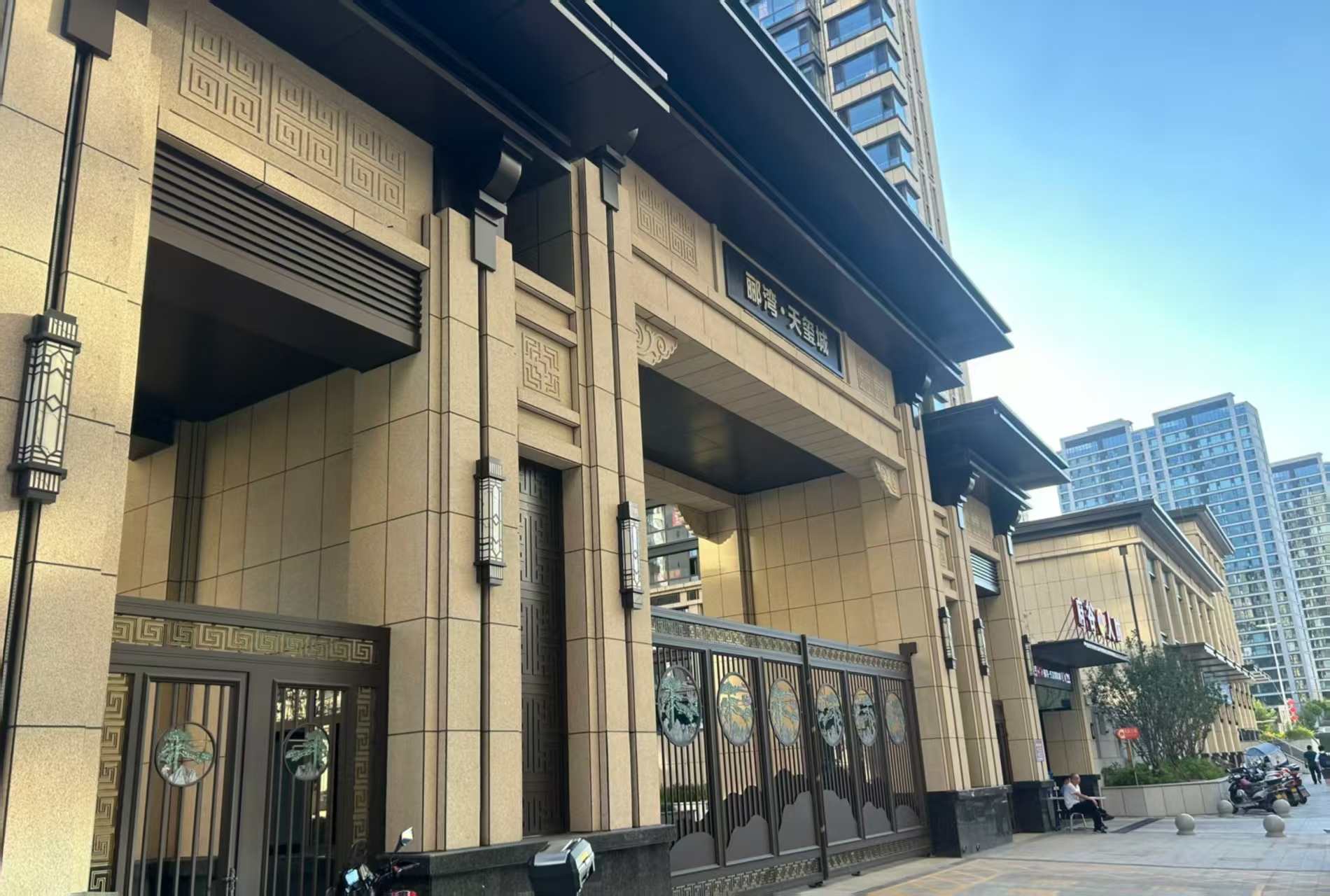 福建 黄金麻花岗岩荔枝面小区门楼外墙干挂