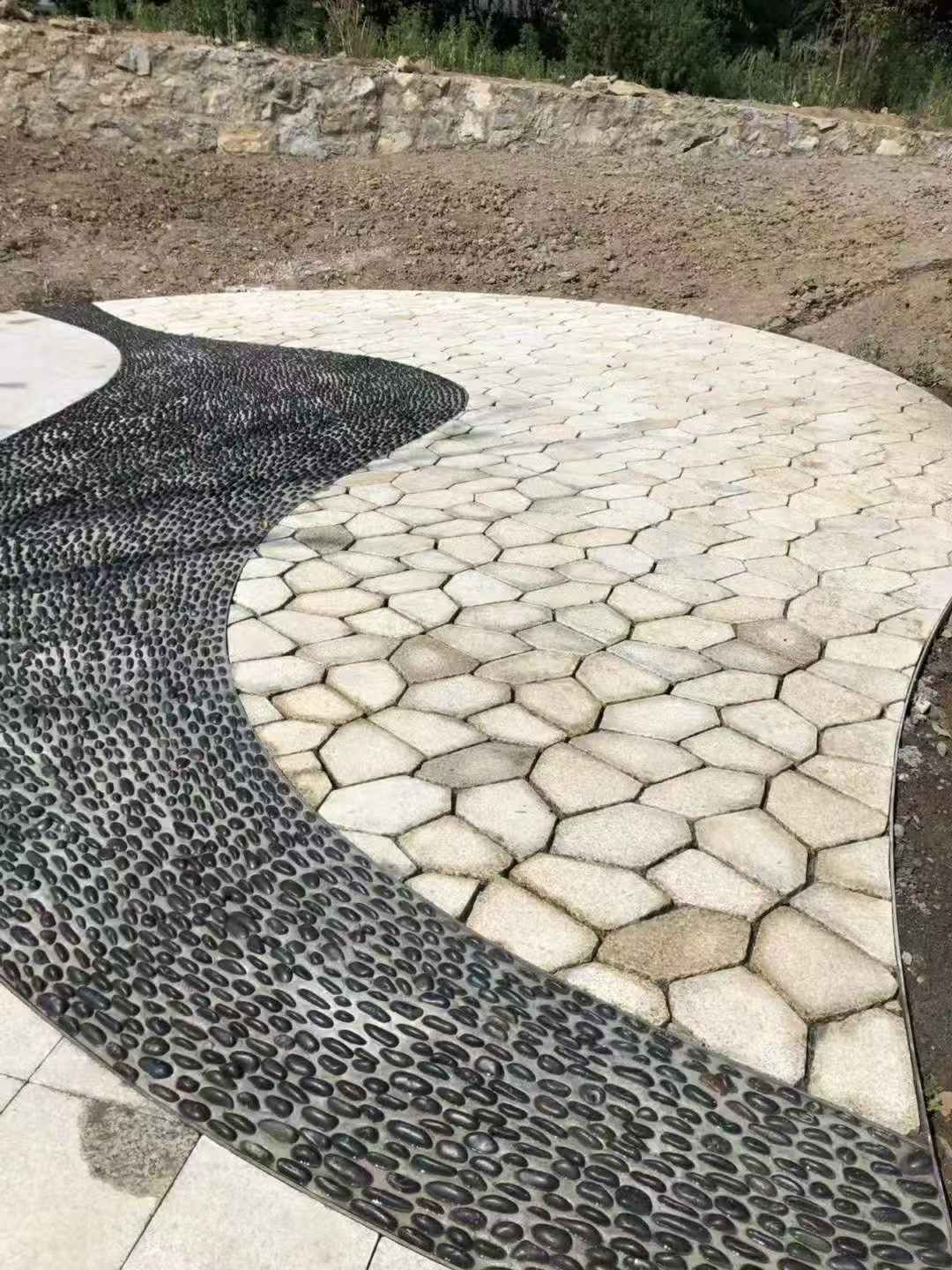 福建 黄金麻冰裂纹地铺石工地铺装案例