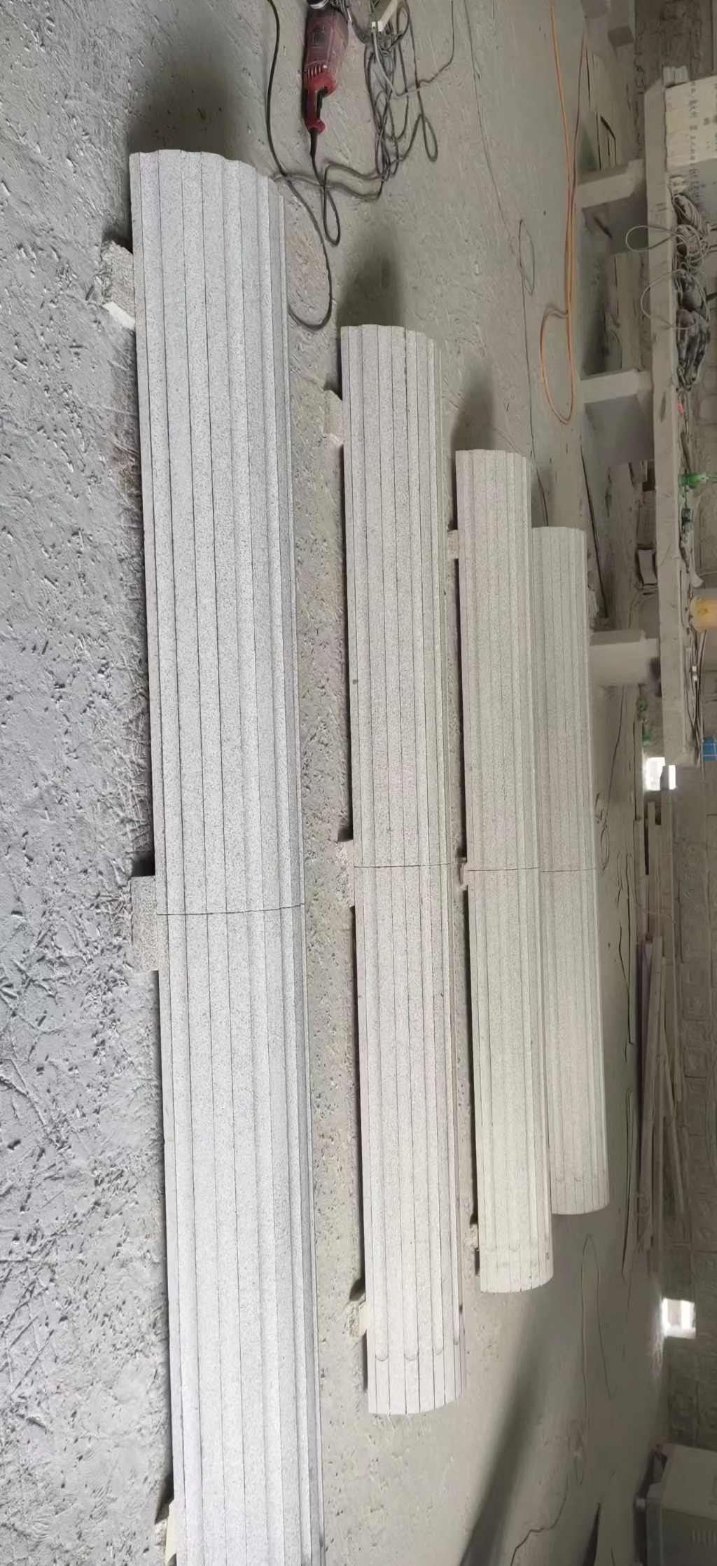 福建 花岗岩厂家带你看白麻花岗岩门楼大柱柱皮