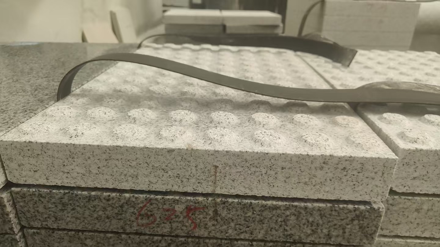 福建 芝麻白花岗岩6.0公分荔枝面五轴加工雕刻盲点