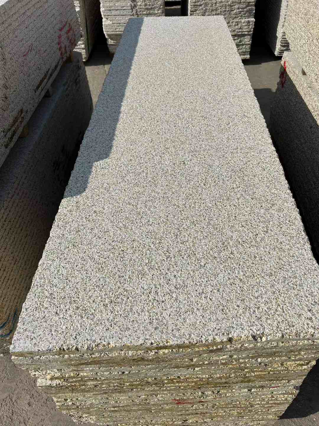 福建 黄金麻花岗岩荔枝面毛板，半成品