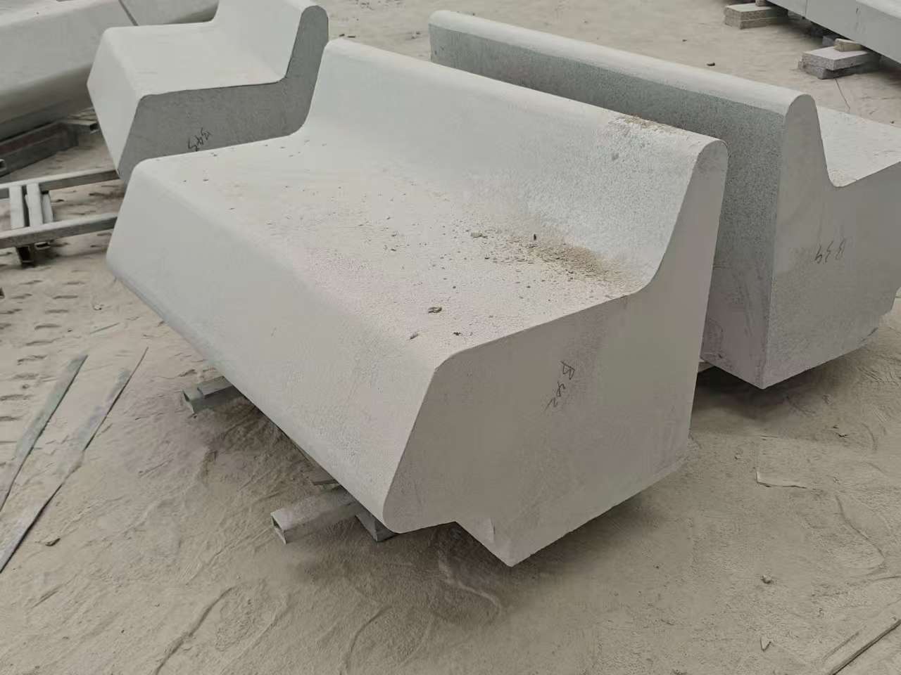 福建 芝麻白花岗岩异形坐凳，石凳