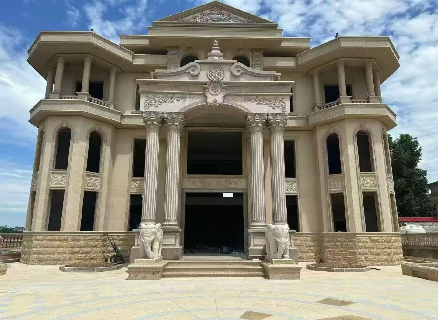 福建 黄金麻别墅外墙干挂，大柱，大象，蘑菇石，雕花板