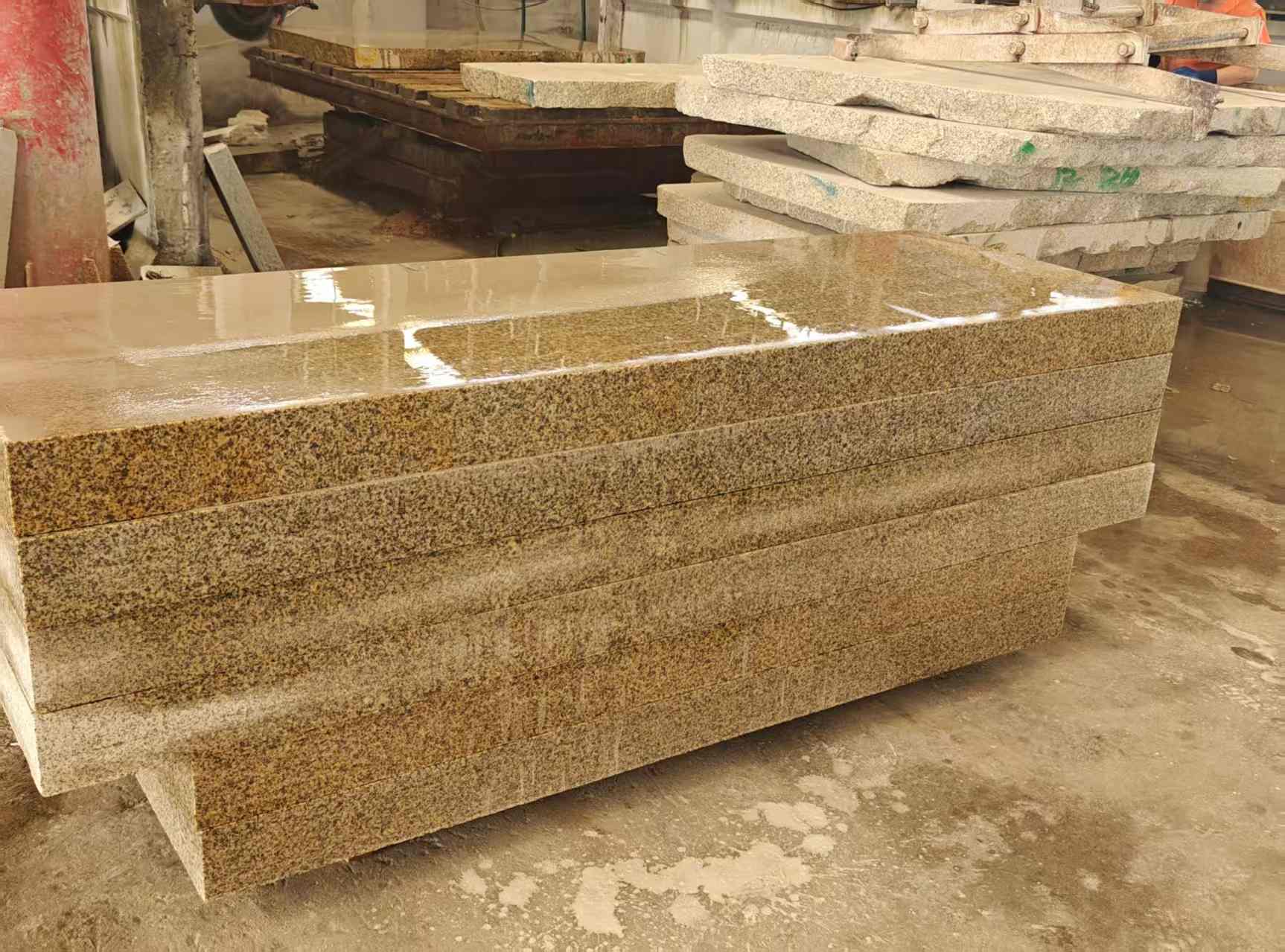 福建 黄金麻栏杆料半成品加工中